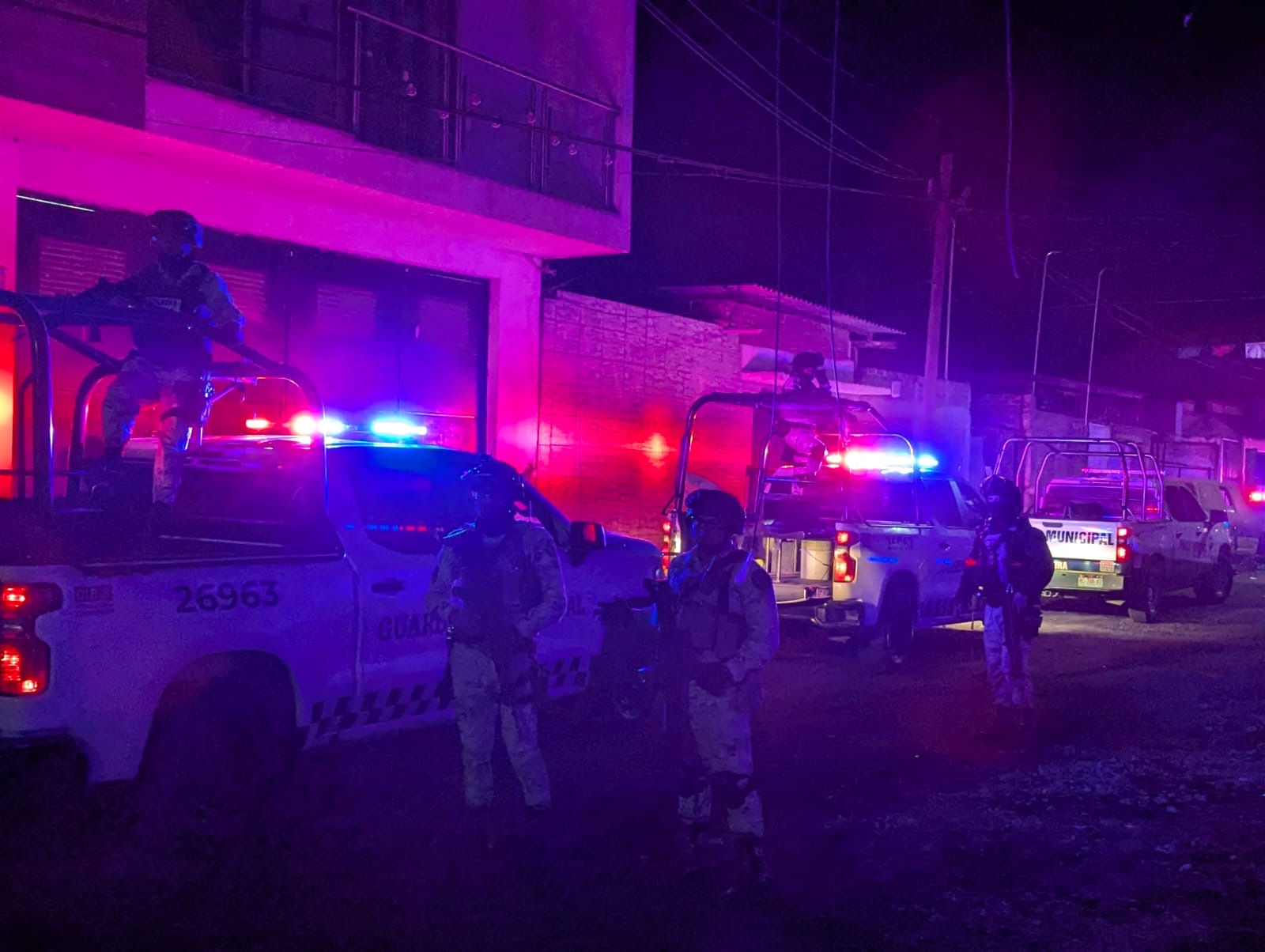 Motosicari0s se enfrentan contra autoridades en Zamora; hay un muert0 y un detenid0