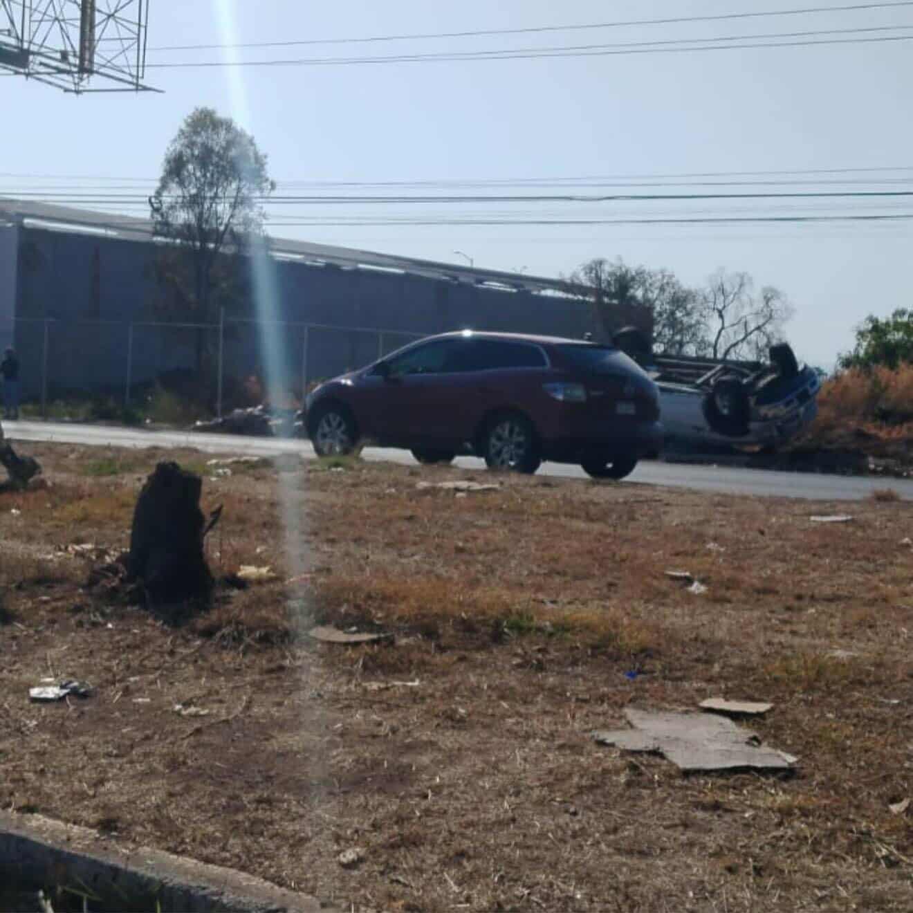 Se registra volcadura de camioneta en la avenida Madero Poniente de Morelia