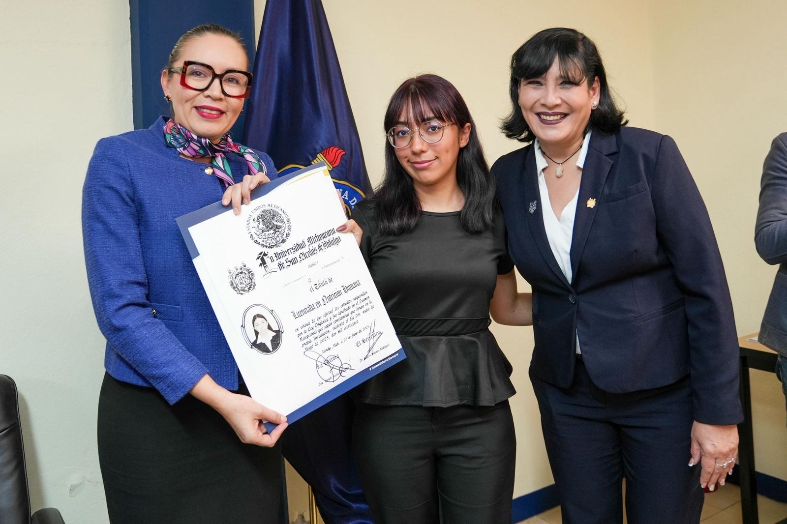 Entrega masiva de Títulos; Yarabí Ávila convoca a poner en alto el nombre de la UMSNH