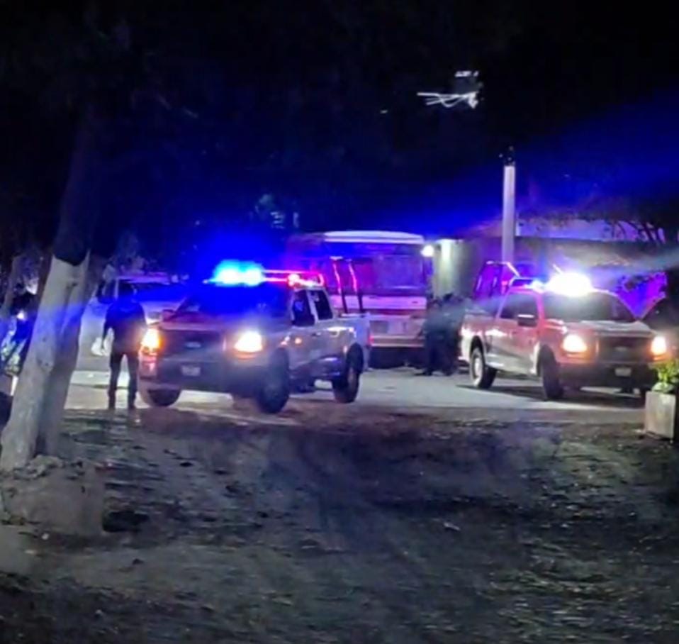 Muer3 presunt0 implicado en rob0 tras persecución y choque en Apatzingán