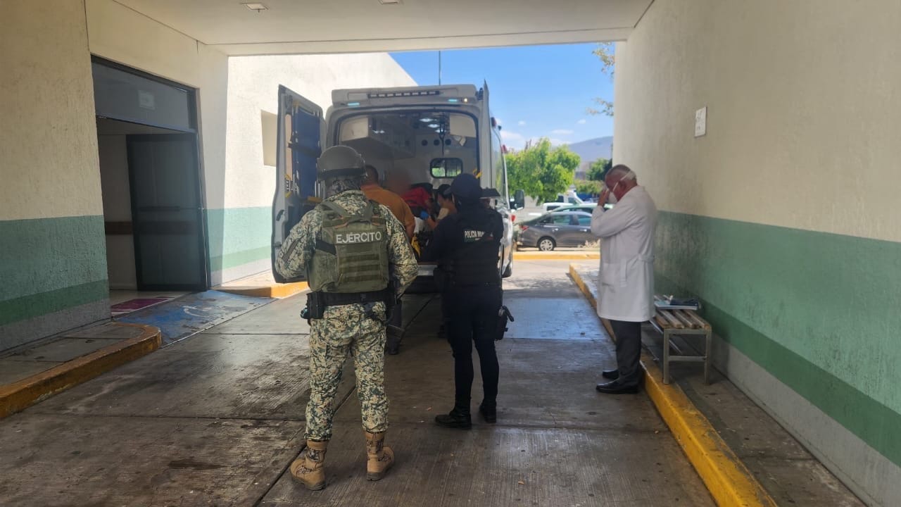 Trailero embiste a pareja de motociclistas y huye, en Zamora 