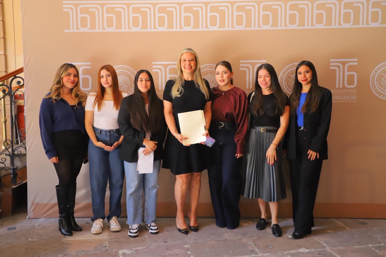 Verónica Zamudio y el equipo Mano a Mano impulsan reconocimiento a María de la Luz Núñez Ramos como La Mujer Michoacana 2026