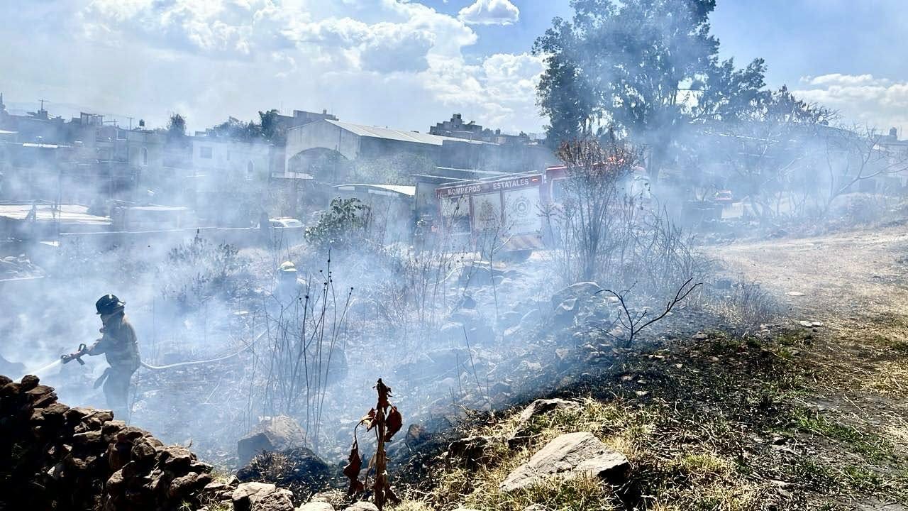 Arde casa de madera en la colonia Cumbres del Quinceo, Morelia 