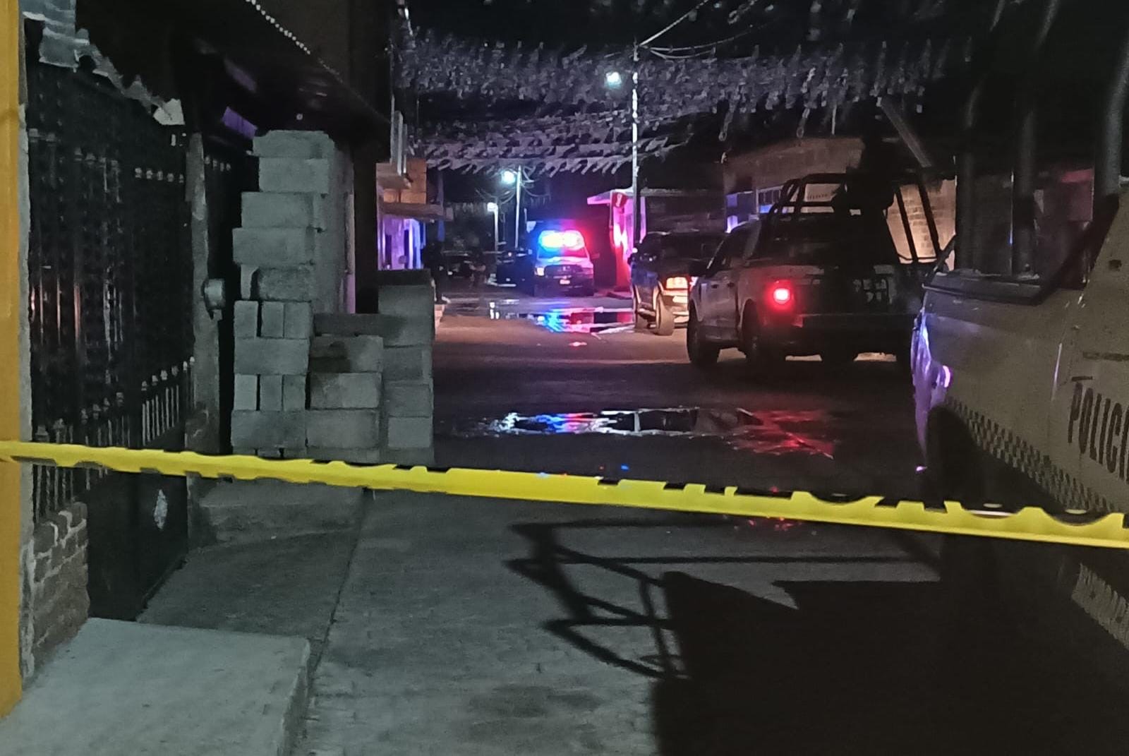 Sujetos disparan contra domicilio en Queréndaro; dos hombres quedan heridos 