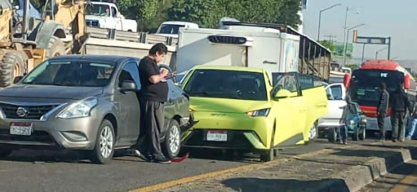 Se registra choque vehicular múltiple en la avenida Morelos Norte de Morelia, salida a Salamanca