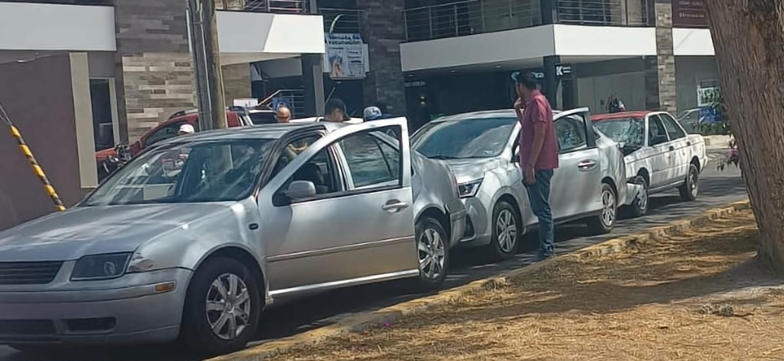 Se registra choque múltiple por alcance en el Libramiento Sur de Morelia 