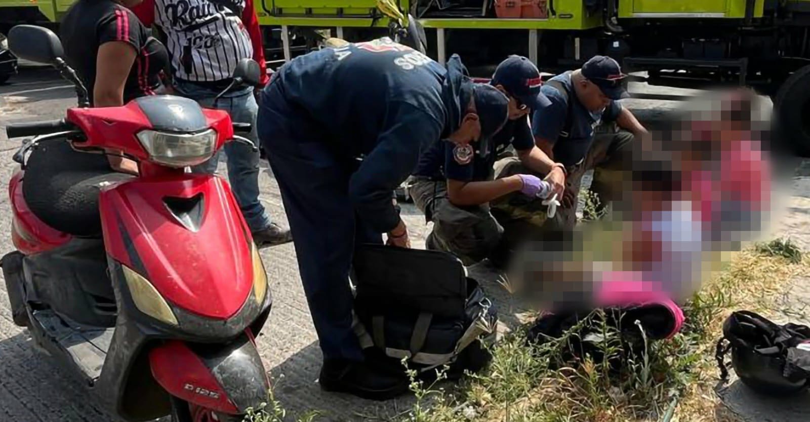 Accident3 de moto deja 3 menores y una mujer lesionad0s; Bomberos Morelia los auxilian 