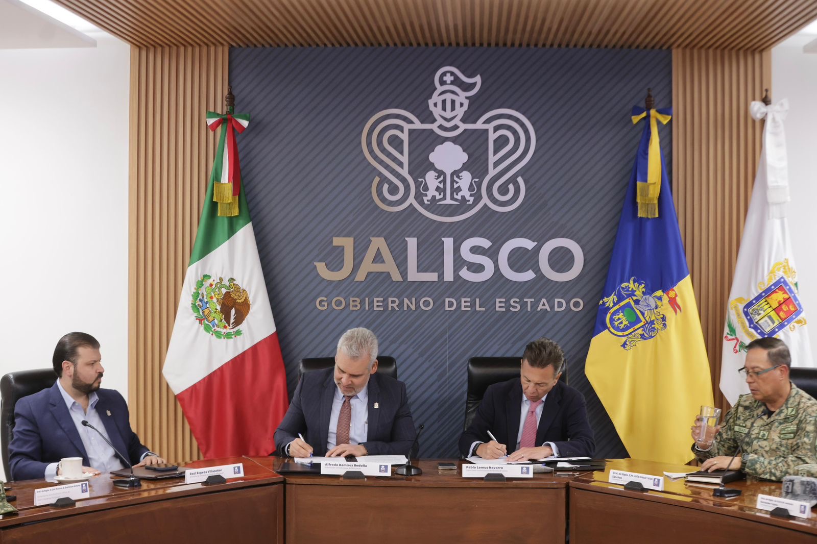 Acuerdan Michoacán y Jalisco reforzar la seguridad en municipios limítrofes