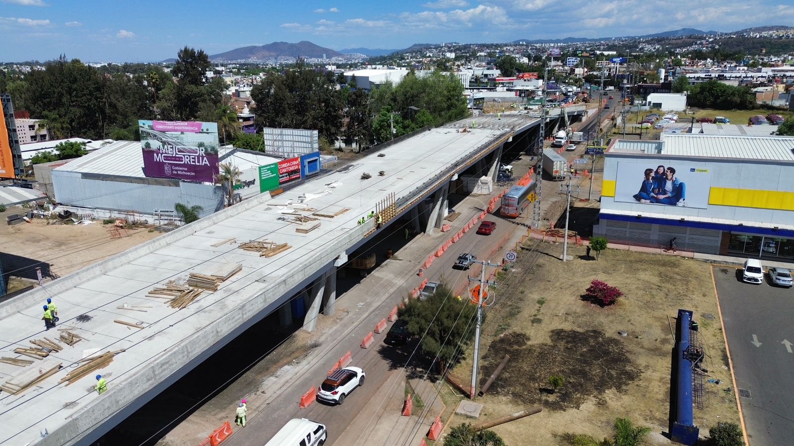 No más espera en el tráfico! El paso vial de Policía y Tránsito tiene un 80 % de avance