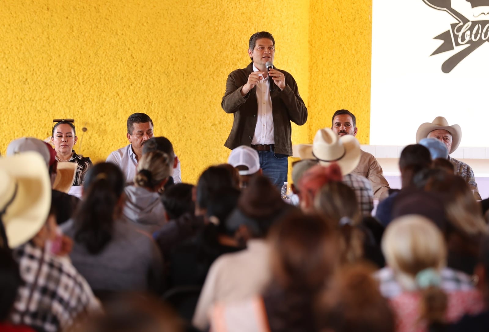 Alfonso Martínez Alcázar pone en marcha programas para apoyar el campo de Morelia