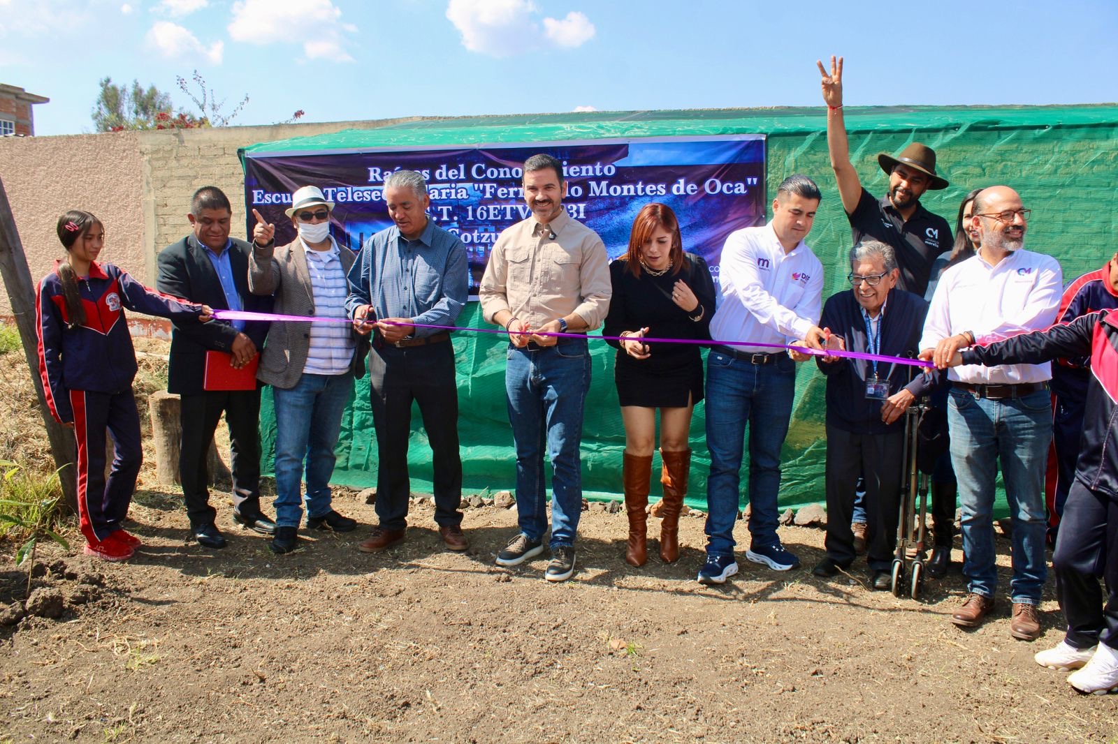 Yankel Benítez inaugura Huerto Comunitario de Telesecundaria 'Fernando Montes de Oca'