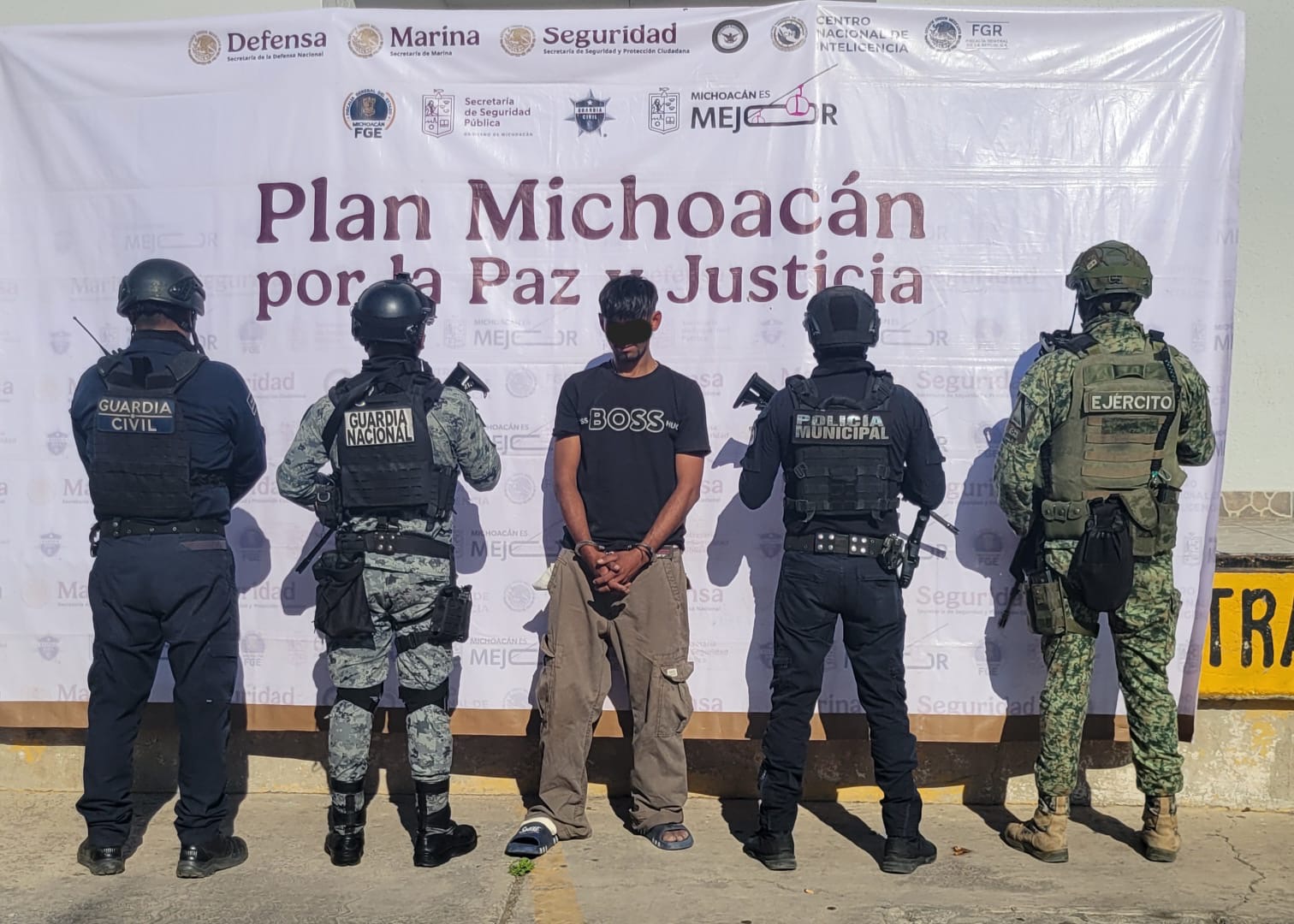 Detienen a “La Polla” con droga y motocicleta en Buenavista, durante operativo del Plan Michoacán