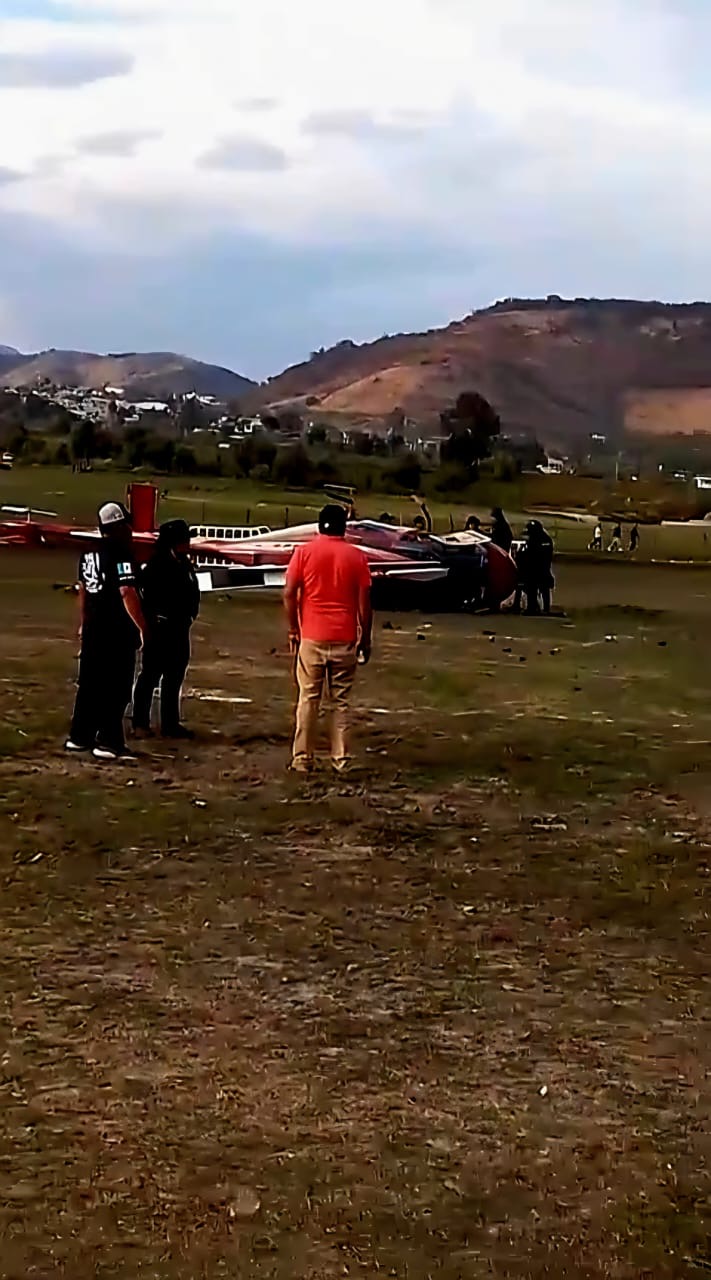 Cae helicóptero en la Presa del Bosque, en Zitácuaro; hay cinco lesionados