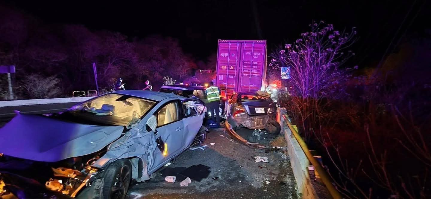 Muere joven tras accidente en la Siglo XXI; hay varios lesionados