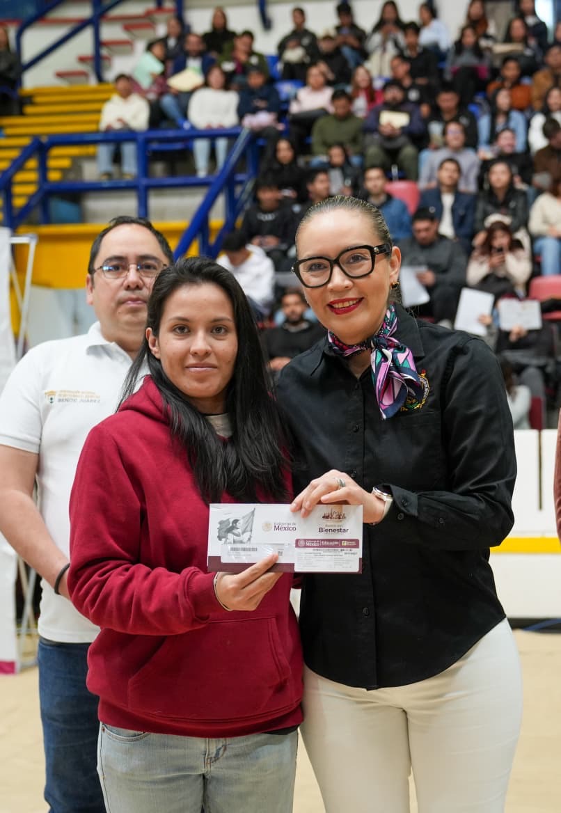 YARABÍ ÁVILA RECONOCE APOYO DE LA PRESIDENTA CLAUDIA SHEINBAUM A JÓVENES NICOLAITAS CON BECA GERTRUDIS BOCANEGRA
