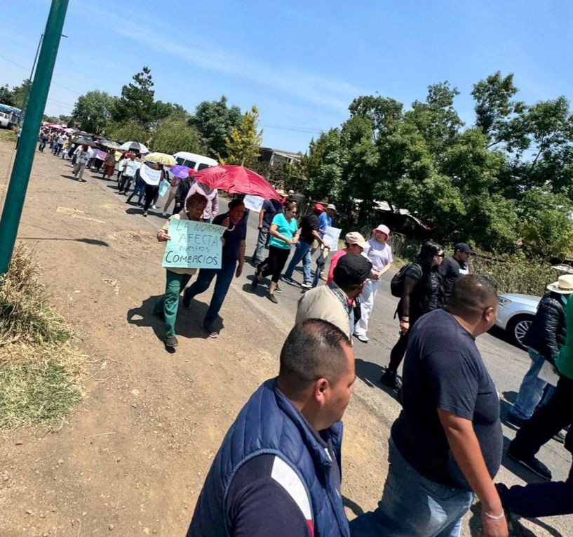 Habitantes de Tiripetío se manifiestan en contra de los delitos cometidos por normalistas, se dicen cansados de tenerlos de vecinos, "ni de aquí son y sí nos afectan", aseguraron