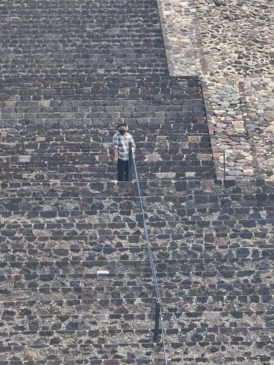 Empistolad0 dispar4 desde la Pirámide de la Luna en Teotihuacán; mat4 a una canadiense y hier3 a dos personas 